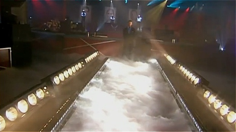 A foggy stage on Iron Chef America