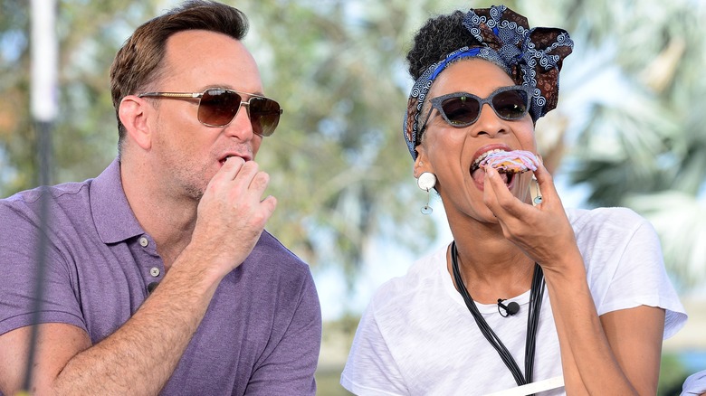 clinton kelly and carla hall eating