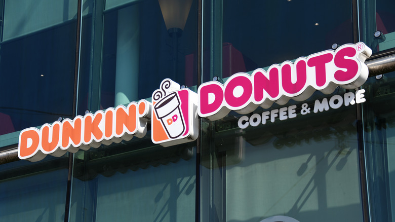 Dunkin' donuts outside