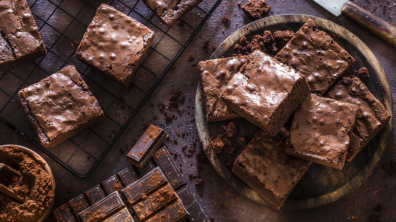 Brownies in wooden bowl