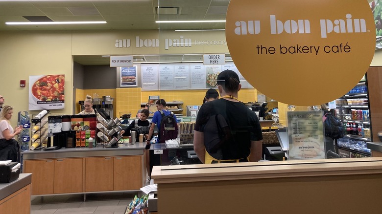 Au Bon Pain counter cafe