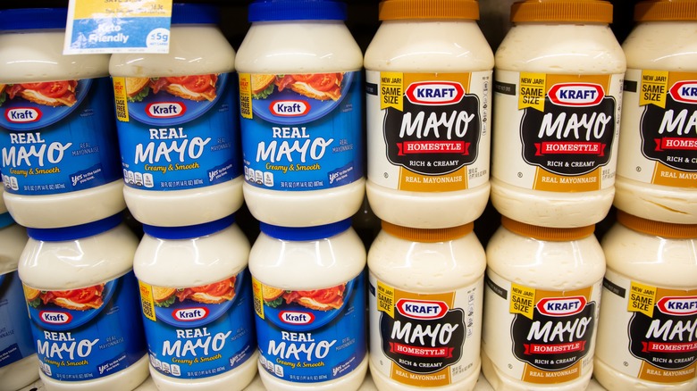 Rows of Kraft Mayo jars
