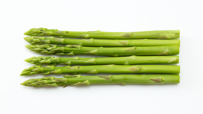 asparagus spears lined up