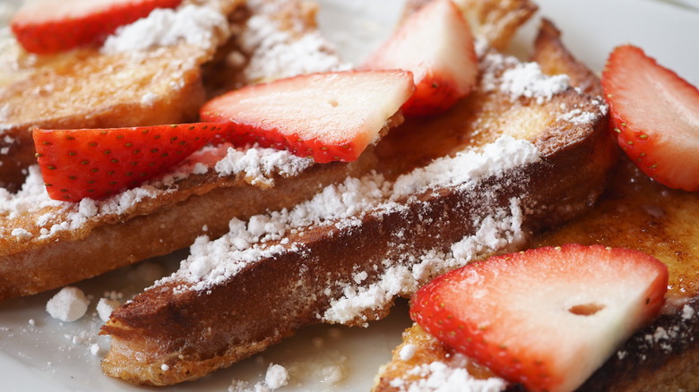 French toast with strawberries