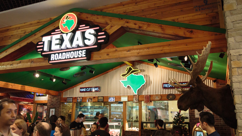 Rustic interior dining room at Texas Roadhouse restaurant