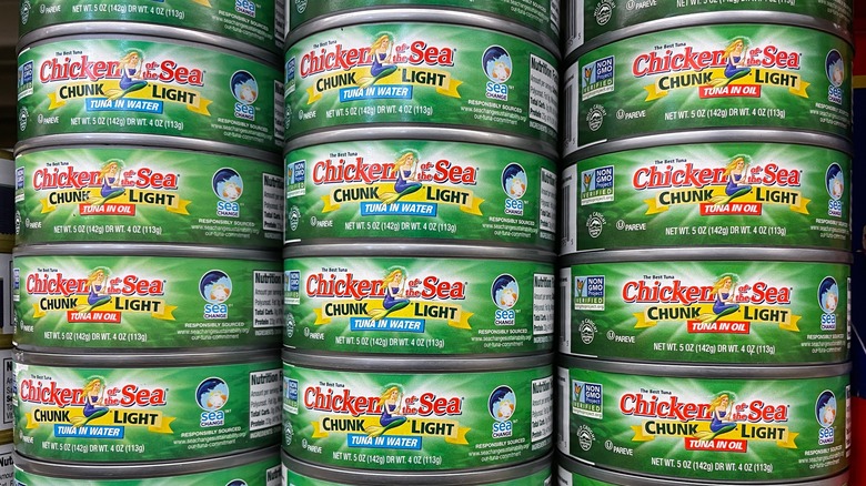 tuna cans chicken of the sea