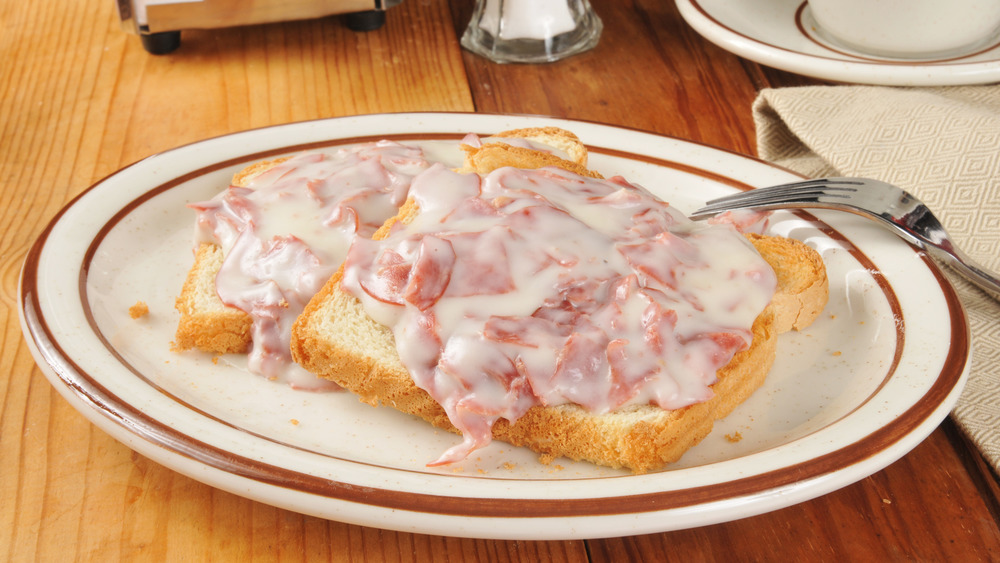 Creamed chipped beef on toast