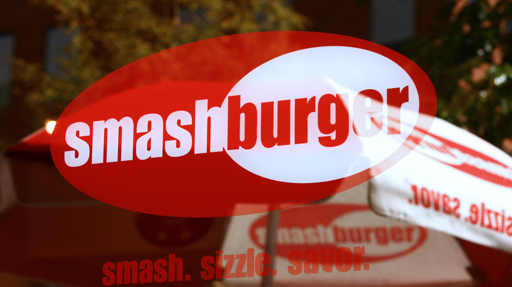 red and white Smashburger logo