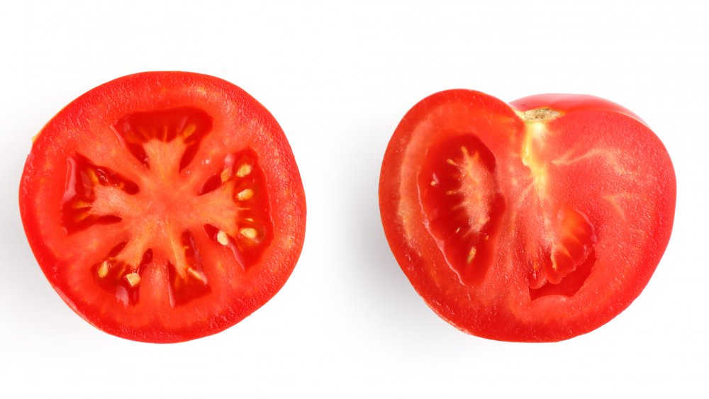 Five Guys serves sliced tomatoes