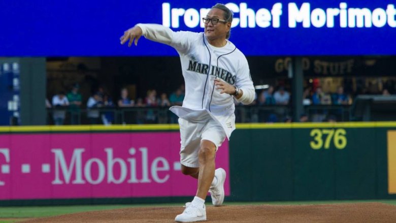 Masaharu Morimoto pitching