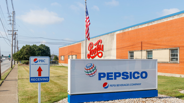 Pepsi sign