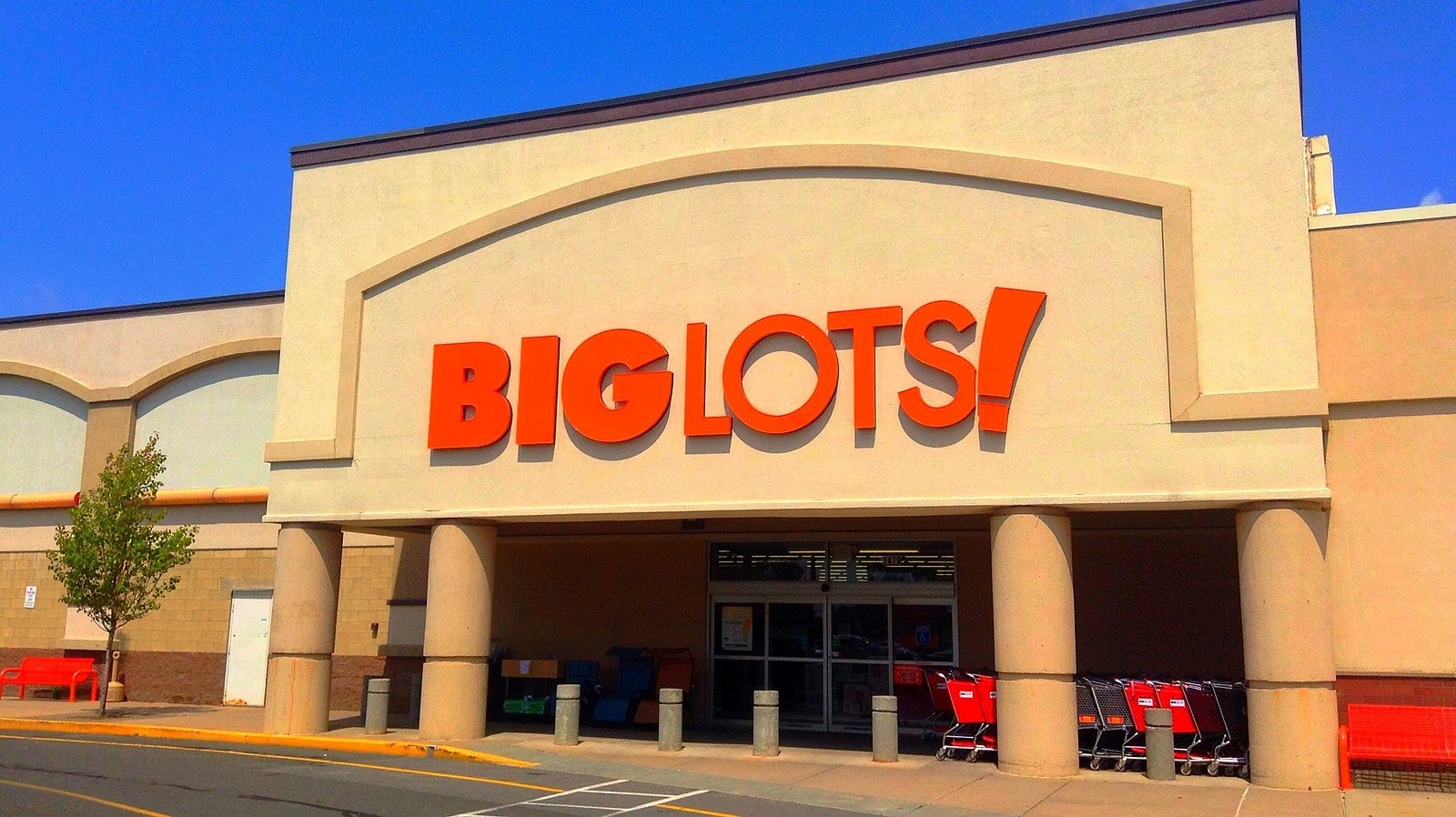 https://www.mashed.com/img/gallery/what-you-need-to-know-before-buying-groceries-at-big-lots/l-intro-1686077338.jpg