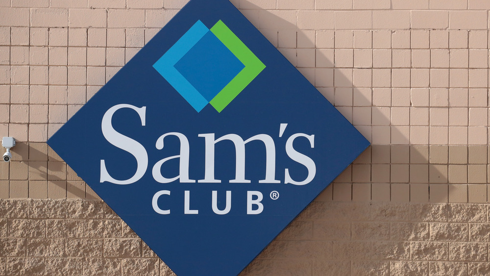 Sam's Club sign on wall
