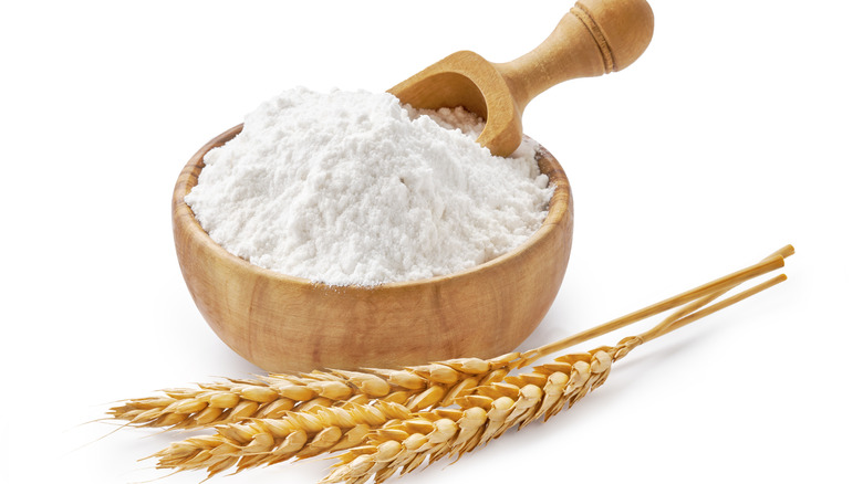 Wheat flour in bowl with grains