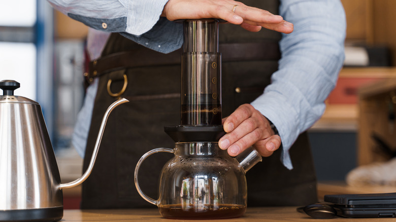 Barista brewing with AeroPress 