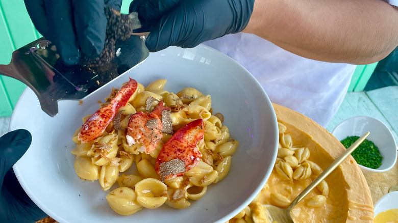 Plating the Velveeta WheelVeeta pasta