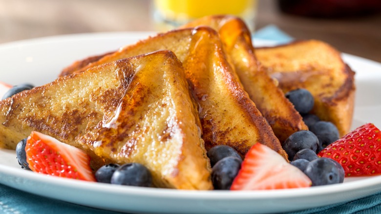 French toast with fruit