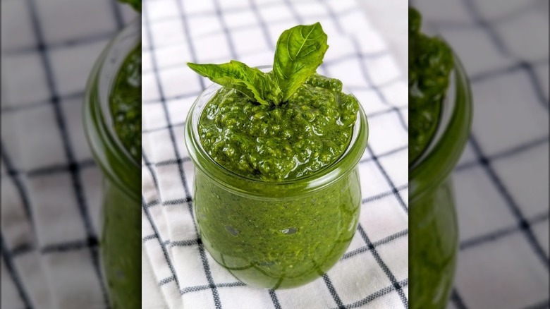 Spinach pesto with fresh basil