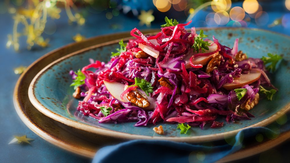 Red cabbage salad