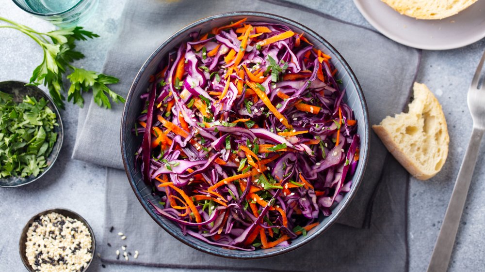 Salad made with red cabbage 