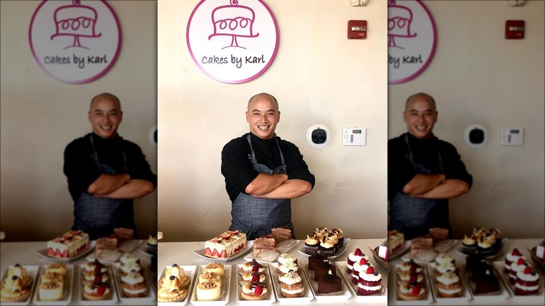 Karl Fong folding arms with cakes