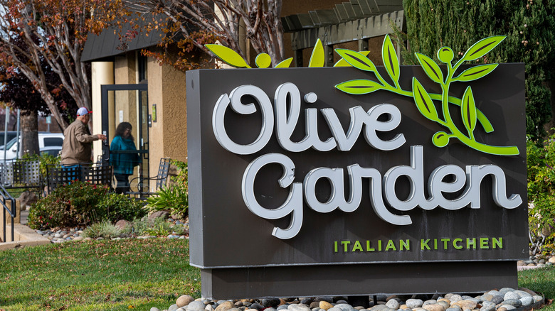 Olive Garden sign