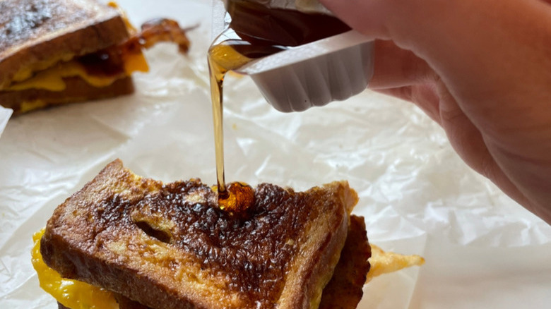 Pouring syrup on slider