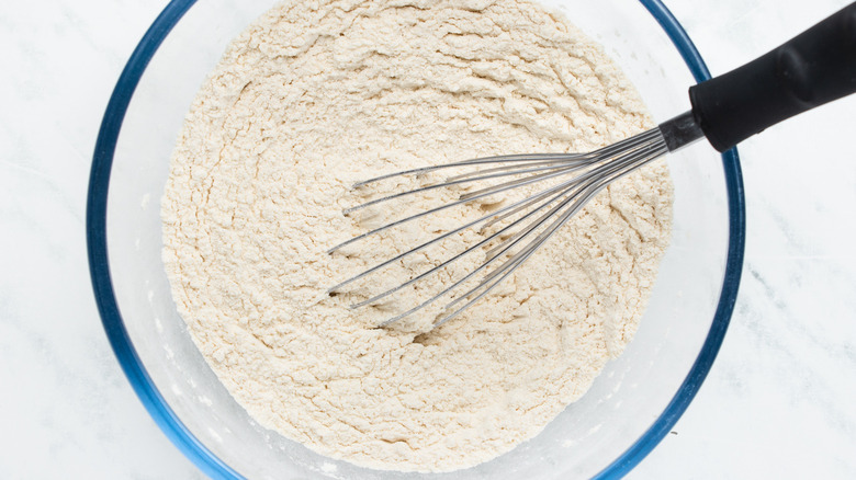 dry ingredients in bowl 