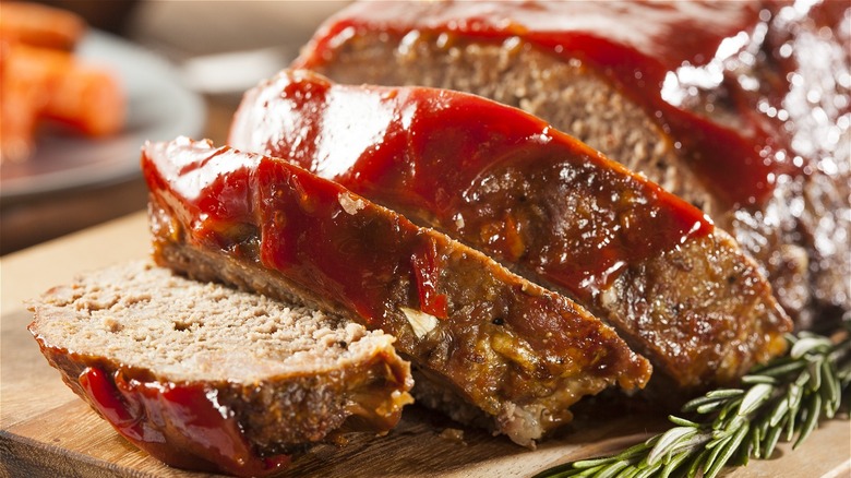 sliced meatloaf