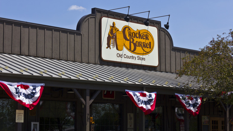 Cracker Barrel storefront