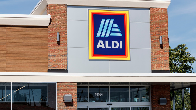 Aldi sign and storefront