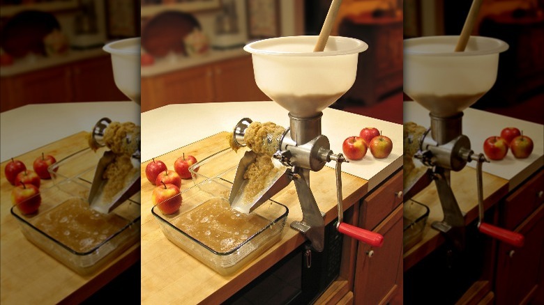 Making homemade applesauce