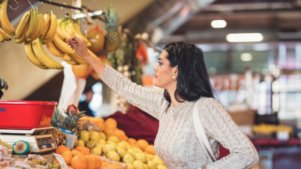 woman buying bananas