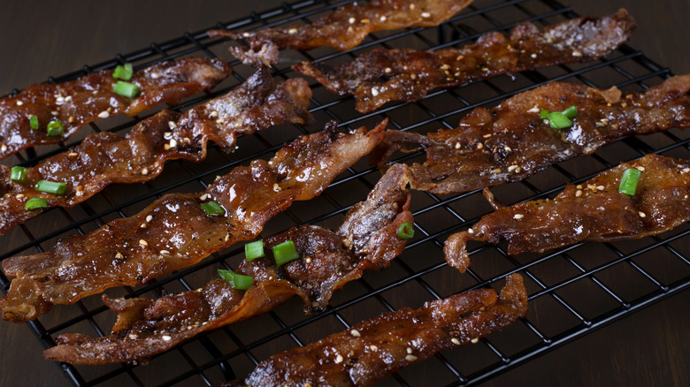 Glazed bacon with sesame seeds