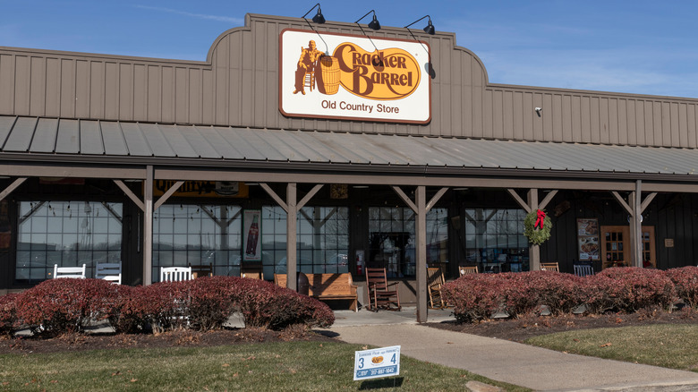 Cracker Barrel exterior