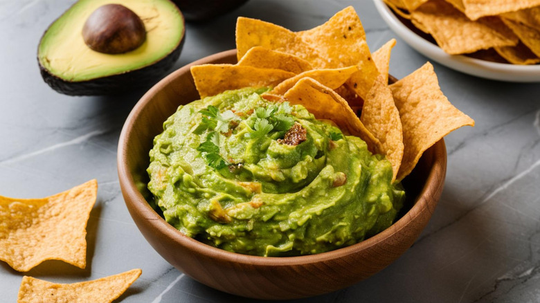 guacamole dip with chips