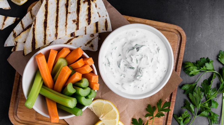 cream dip with veggies