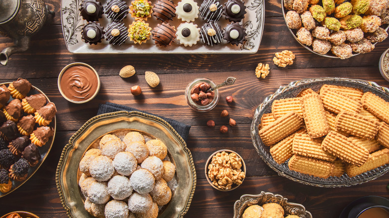 Variety of cookies 