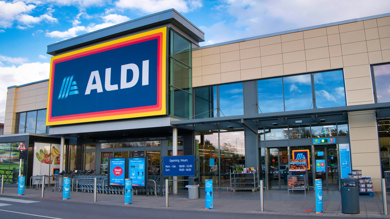 exterior of aldi supermarket