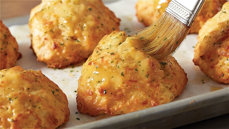 does red lobster charge for biscuits