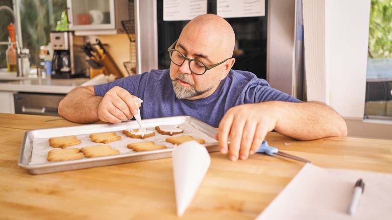 Duff Goldman decorating cookies