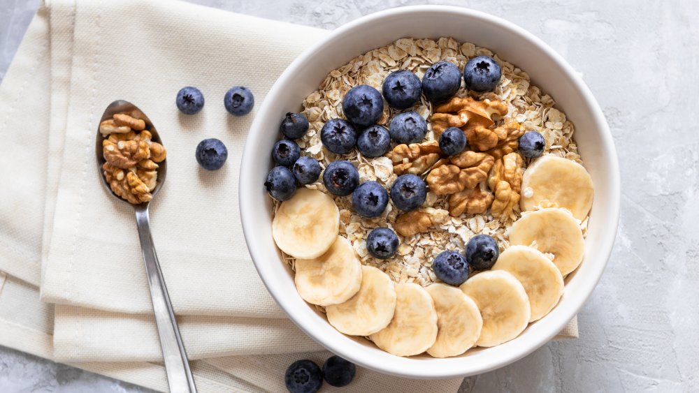 Oatmeal with blueberries