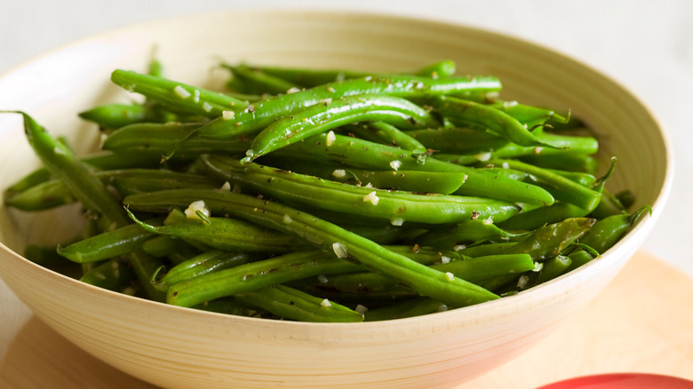 green beans in bowl