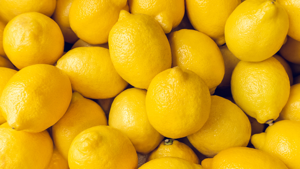 pile of yellow lemons