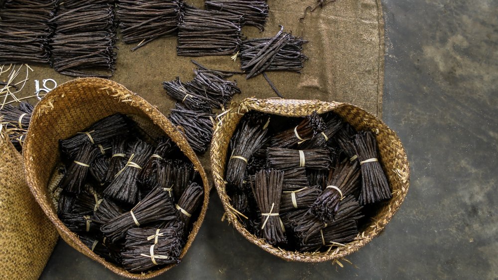 vanilla pods in baskets