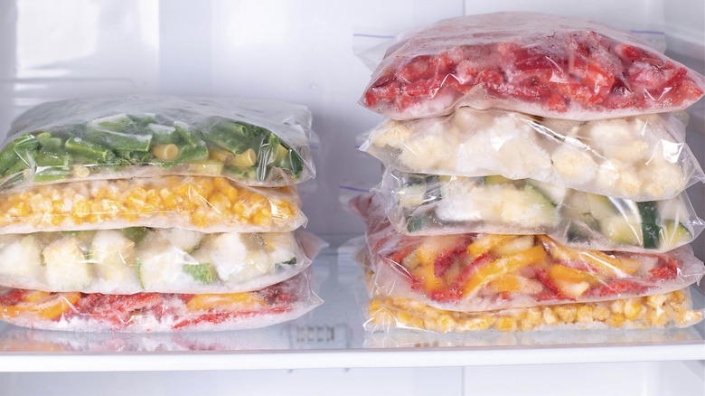 https://www.mashed.com/img/gallery/why-its-important-to-use-freezer-bags-over-regular-plastic-storage-ones/intro-1672158532.jpg