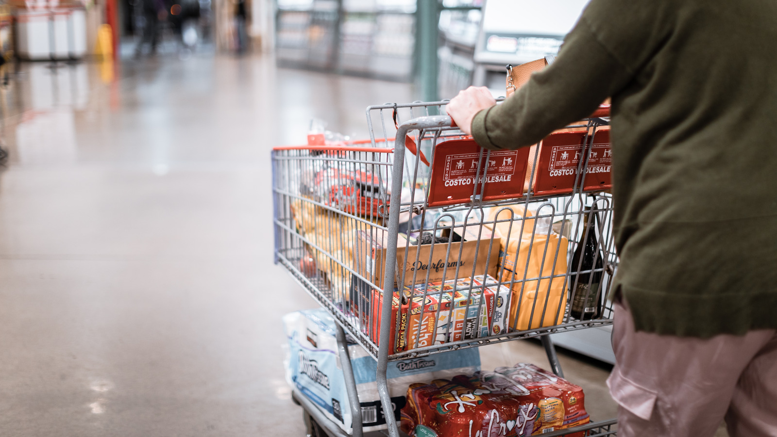 why-it-s-so-easy-to-get-lost-in-costco