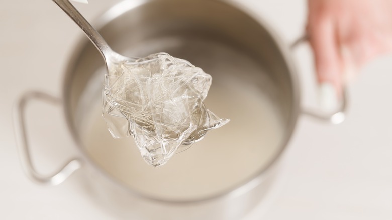 Spoon holding sheets of gelatin