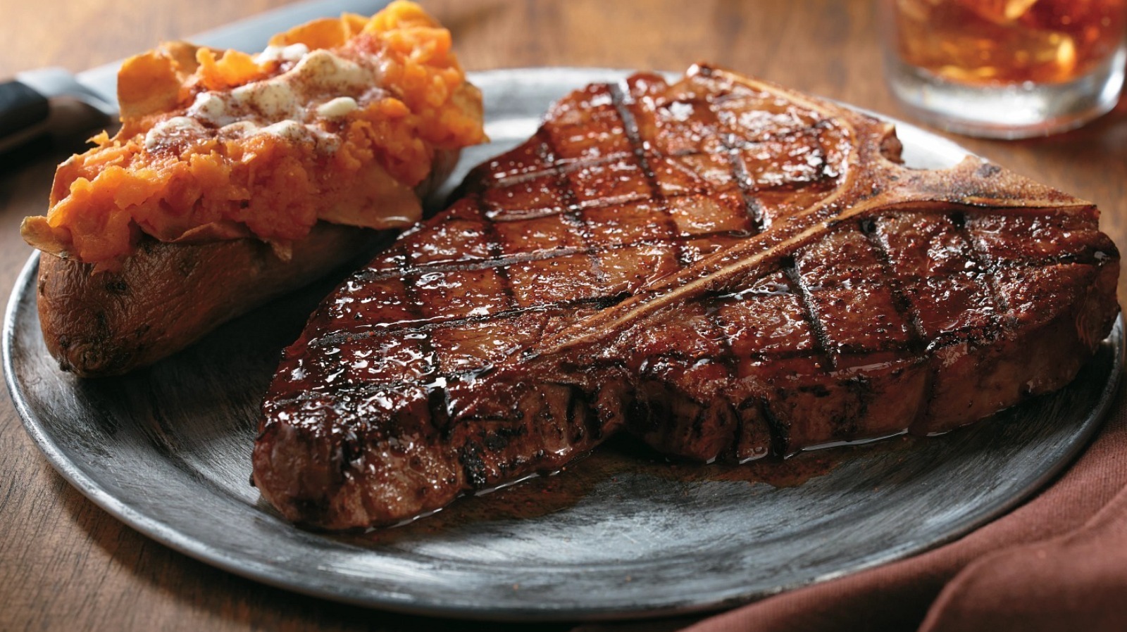 https://www.mashed.com/img/gallery/why-longhorn-steakhouse-is-petitioning-for-a-new-emoji/l-intro-1660929091.jpg