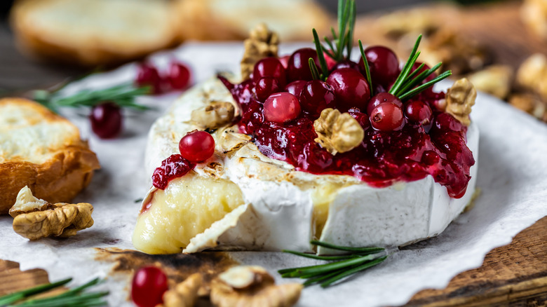 baked brie with toppings